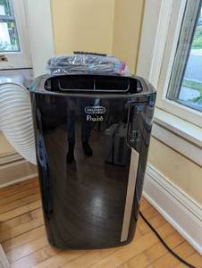 lot 57 image: Delongi Standalone AC with Remote