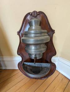 lot 64 image: Vintage Wash Basin Wall Decor