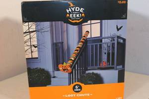 lot 2 image: Halloween 6 Pumpkin Head Paper Halloween Loot Chute - Hyde & EEK Boutique
