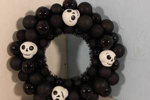 lot 3 image: Hyde & Eek Black Shatterproof Bulbs & Skulls Halloween Wreath 17 Inches