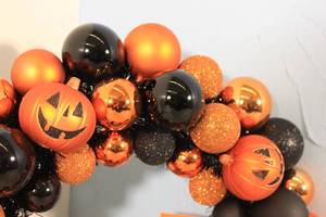 lot 6 image: Hyde & Eek BlackOrange Shatterproof Bulbs & Jack-o-lantern Halloween Wreath 17 Inches