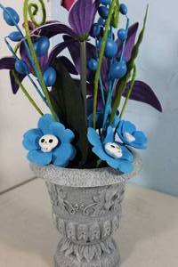 lot 21 image: Ghoulish Garden Dungeon Lilies Halloween Artificial Plant - Hyde & EEK Boutique