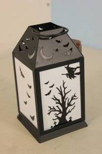 lot 120 image: Novelty Decorative Halloween Battery Powered Lantern