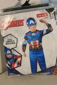 lot 138 image: Jazwares Marvel Avengers CAPTAIN AMERICA Child Costume Molded Mask L (12-14)