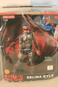 lot 142 image: THE BATMAN Selina Kyle Childrens Halloween Costume Large (10-12)