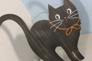lot 63 image: Hyde & EEK Halloween Black Cat Decorative Porch Sign