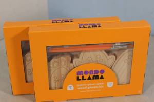 lot 67 image: 2ct Mondo Llama Paint-Your-Own Halloween Wooden Ghosts Kit