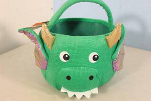 lot 93 image: Hyde & EEK Trick-or-Treat Dragon Candy Bucket