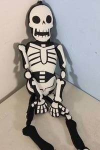 lot 110 image: 2022 Hyde Eek 24 Bean Plush Hanging Skeleton Halloween Jointed Sculptured