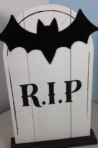 lot 23 image: 23 Wooden Headstone Halloween Decoration R.I.P.