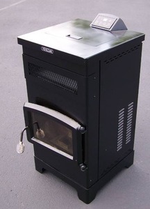 lot 1 image: Vogelzang pellet stove, model #VG5770.