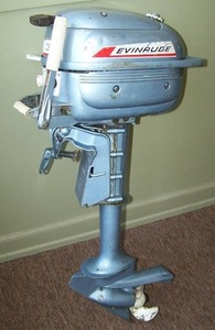 lot 3 image: Vintage 1967 Evinrude 3hp Lightwin outboard, model #3706.