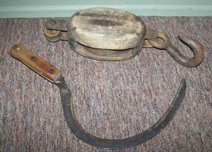 lot 10 image: Awesome mancave items (4)