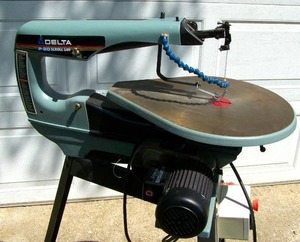 lot 13 image: Delta P-20 Scroll saw with stand