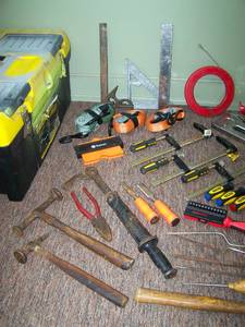 lot 20 image: Huge lot of hand tools and a tool box.