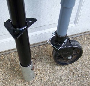 lot 28 image: Heavy duty trailer jacks (2) interchangeable jack tire.