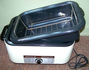 lot 30 image: Cooking set.