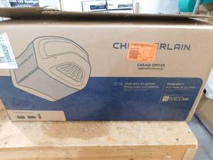 lot 41 image: Chamberlain 12 HP Heavy-Duty Chain Drive Garage Door Opener