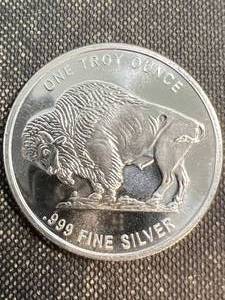 lot 26 image: 1 TROY OZ .999 FINE SILVER INDIAN BUFFALO ROUND