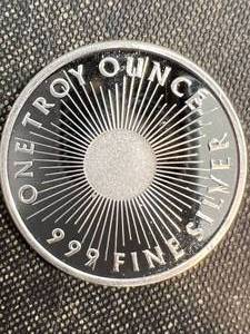 lot 27 image: 1 TROY OZ .999 FINE SILVER SUNSHINE MINT ROUND