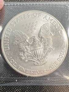 lot 28 image: 2015 AMERICAN SILVER EAGLE 1 TROY OZ .999 FINE SILVER