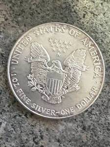 lot 41 image: 1993 AMERICAN SILVER EAGLE 1 TROY OZ .999 FINE SILVER