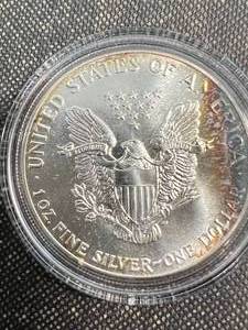 lot 63 image: 1988 AMERICAN SILVER EAGLE 1 TROY OZ .999 FINE SILVER IN AIRTITE