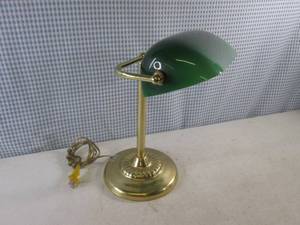 lot 7 image: (EC1) Vintage Desk Lamp Green Glass...