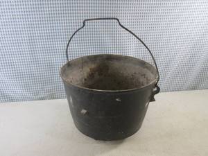 lot 8 image: (A-2) Vintage Cast Iron Cauldron - ...