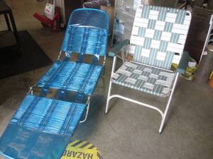 lot 86 image: (BR1) Folding Lounge Chair and Lawn...