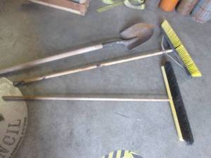 lot 88 image: (EW7) 2 Shop Brooms and Shovel...