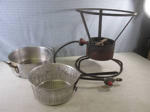 lot 90 image: (G-1) Outdoor Propane Cooker with M...