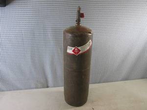 lot 119 image: (BR2) Acetylene Tank 19 Tall (Not ...