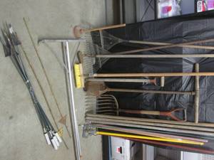 lot 144 image: (BR1) Assortment of Rakes, Post Hol...