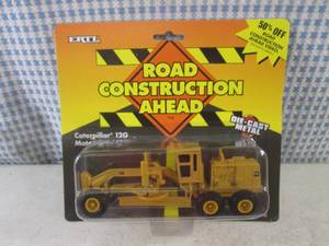 lot 155 image: (H-1) Ertl Caterpillar 12G Motor Gr...