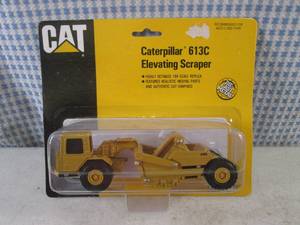 lot 158 image: (H-1) Ertl Caterpillar 613C Elevati...