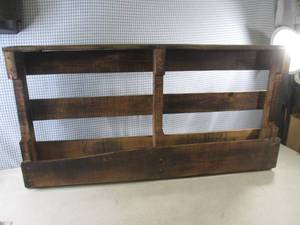 lot 309 image: (EW5) Wood Pallet Wine Bottle Holde...