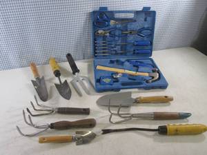 lot 311 image: (BS) Assorted Hand Garden Tools and...