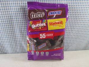 lot 343 image: (B-3) 55pc Bag of Assorted Candy Pa...