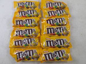 lot 364 image: (B-3) 12 Bags Peanut M&Ms Past Dat...