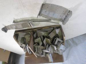 lot 45 image: (EC1) Assorted Vintage Galv Bracket...