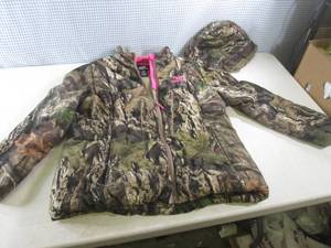 lot 58 image: (CS) Womens Mossy Oak Camo Coat wi...