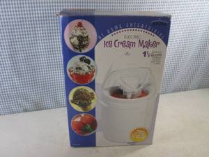 lot 60 image: (CS) Rival Electric 1 12 Quart Ice...