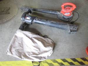 lot 64 image: (BR1) Black & Decker Leaf Hog Blowe...