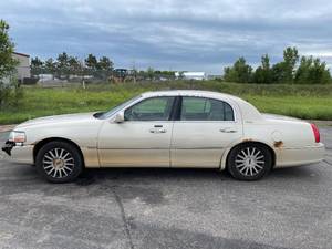 2003 Lincoln Town Car Signature