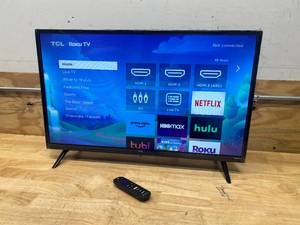 lot 34 image: TCL 32 CLASS 3-SERIES HD LED SMART ROKU TV - 32S355 with Remote