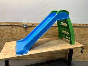 lot 68 image: LITTLE TIKES Slide