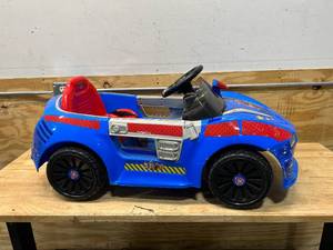 lot 71 image: PAW PATROL Kids Car