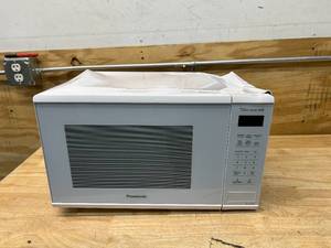 lot 78 image: PANASONIC 1.3 CU. FT. Microwave