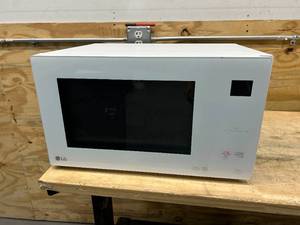 lot 6 image: LG 1.5 cu. ft. NeoChef Countertop Microwave with Smart Inverter and EasyClean